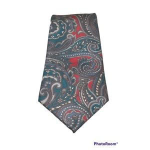 417 by Van Heusen Paisley Pattern 100% Silk Necktie, Handmade 56x3.5 inches